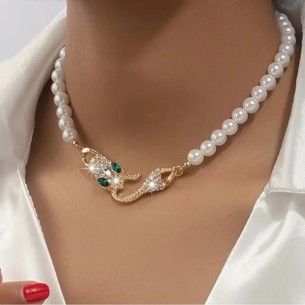 💚 Unique Style Faux Pearl Necklace Adorned With a Gold & Crystal Snake 💚